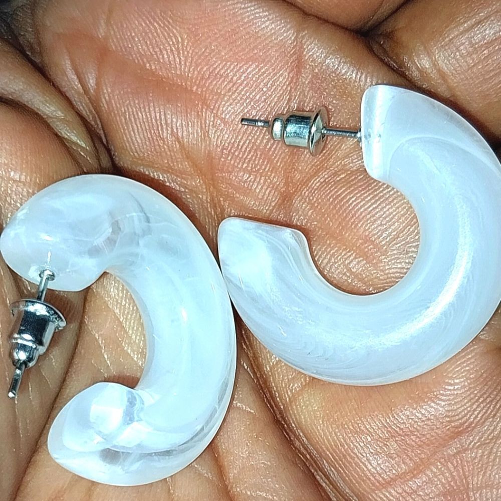 Super cute pop of color fashion earrings